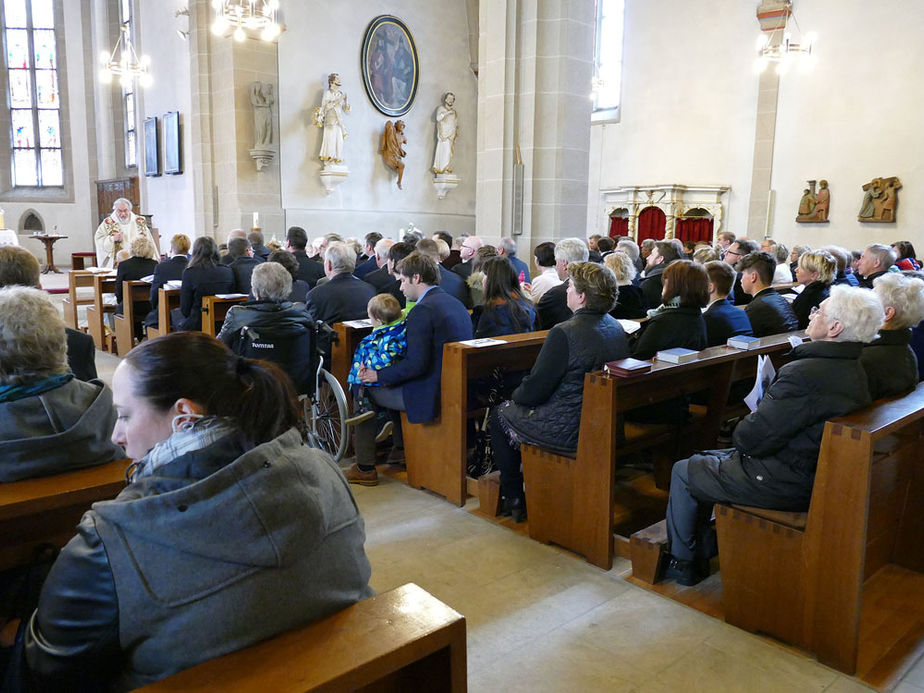 1. Heilige Kommunion in St. Crescentius (Foto: Karl-Franz Thiede)